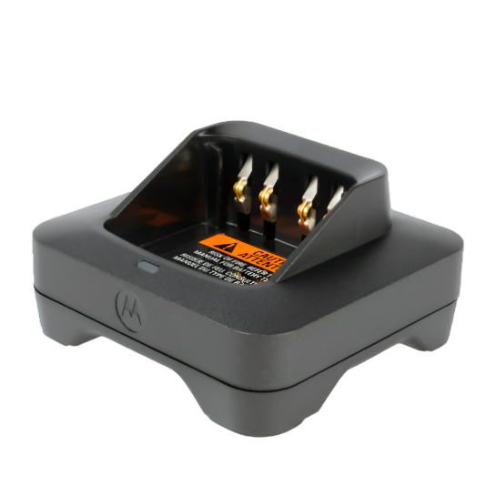 Motorola PMPN4576 IMPRES 2 single‑unit desktop rapid charger, 1/4 front-right angle, compatible with MOTOTRBO R7.